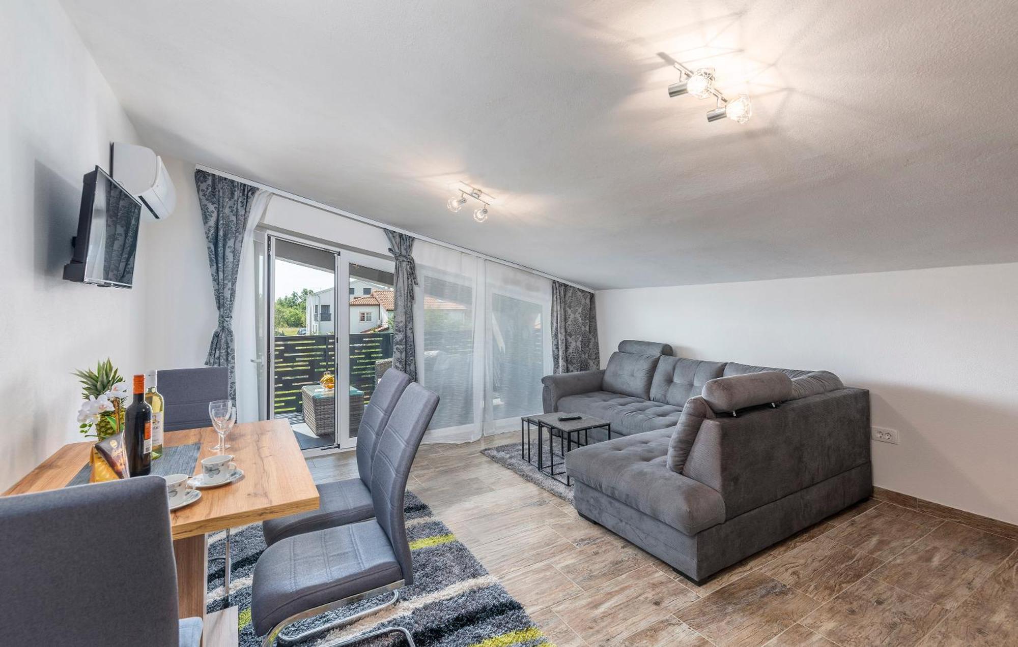 Apartmani Natalija Porec Bilik gambar